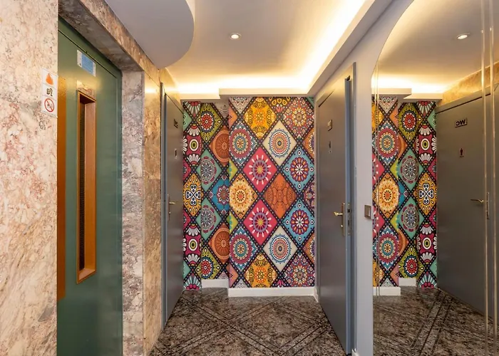 Отель The Devman & Terrace