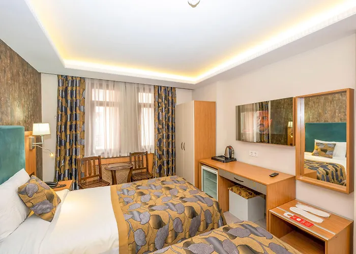 Отель The Devman & Terrace 2*