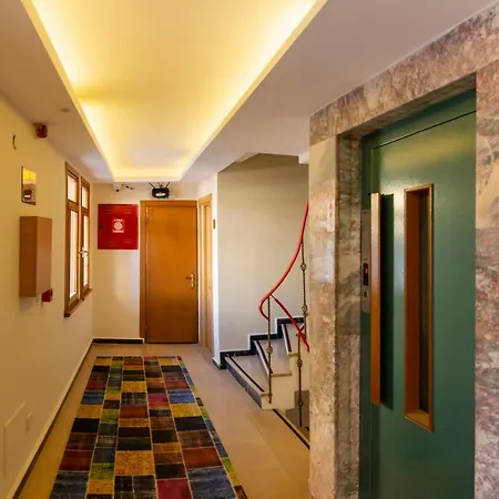 The Devman & Terrace Ξενοδοχείο 3*